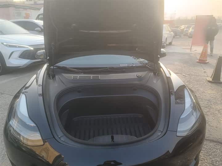 Фото 20 - Tesla Model 3