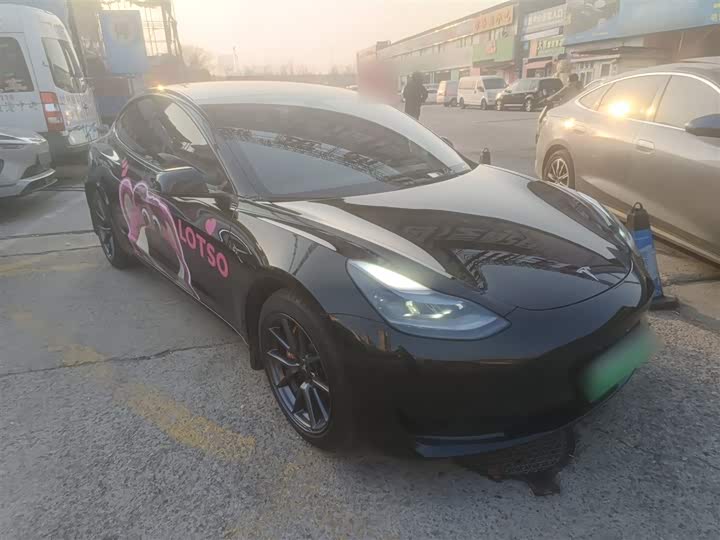 Фото 4 - Tesla Model 3