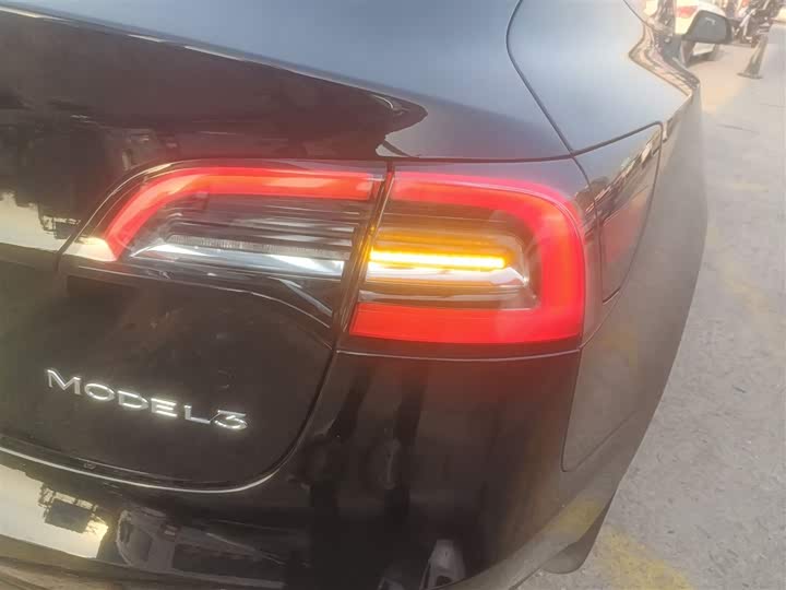 Фото 8 - Tesla Model 3