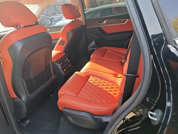 Фото 11 - Hongqi HS7