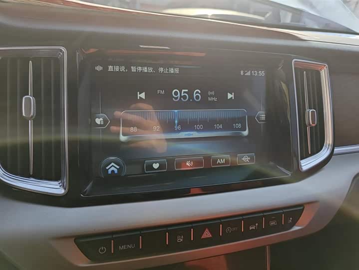 Фото 13 - Hongqi HS7