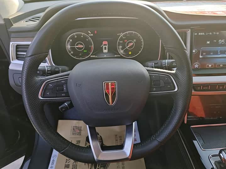 Фото 15 - Hongqi HS7