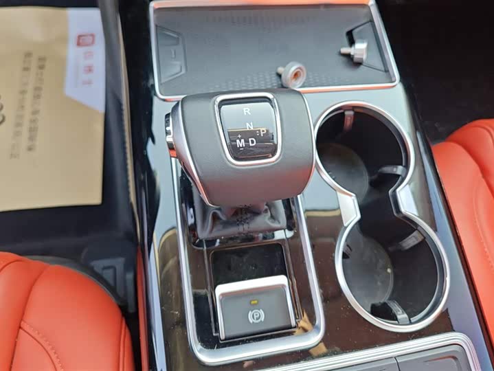 Фото 16 - Hongqi HS7