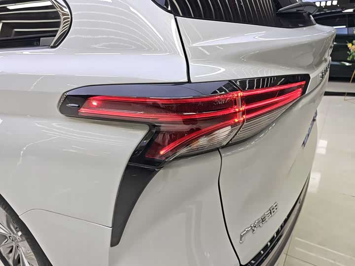 Фото 2 - Toyota Sienna