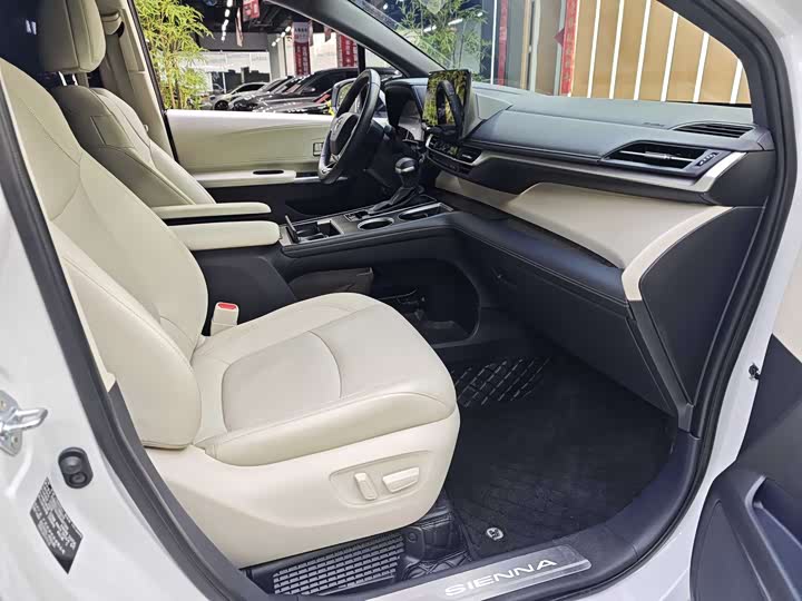 Фото 5 - Toyota Sienna