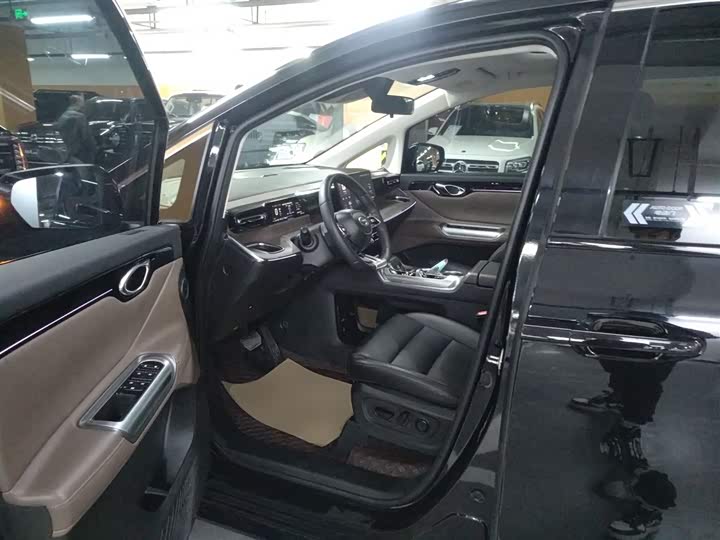 Фото 15 - GAC Trumpchi E8