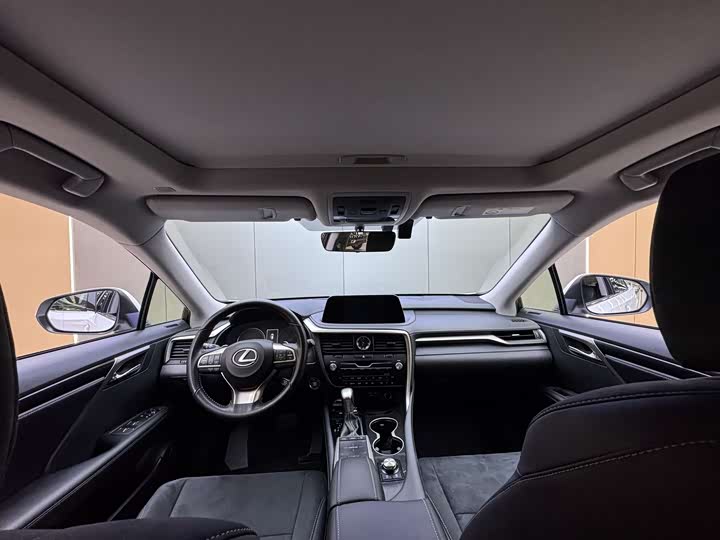 Фото 11 - Lexus RX