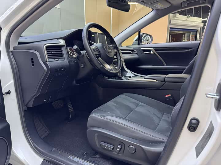 Фото 7 - Lexus RX