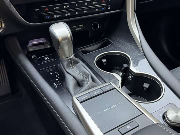 Фото 8 - Lexus RX