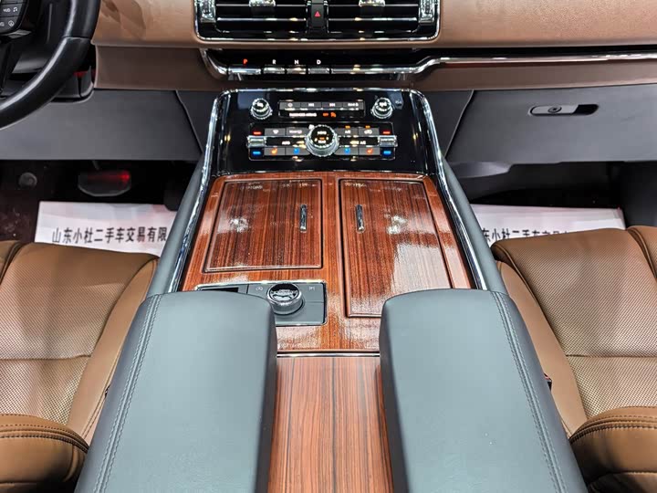 Фото 11 - Lincoln Navigator