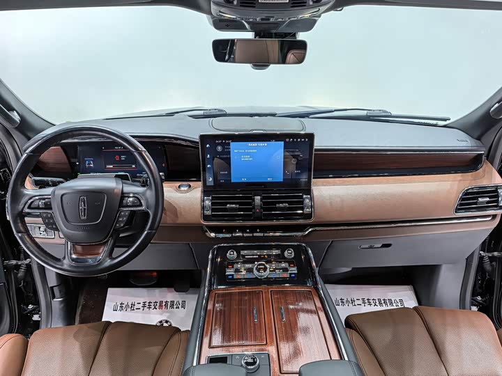 Фото 13 - Lincoln Navigator