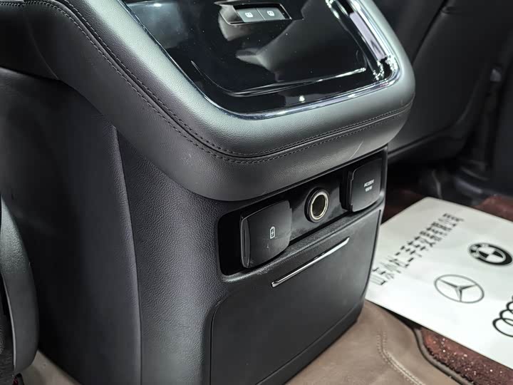 Фото 17 - Lincoln Navigator