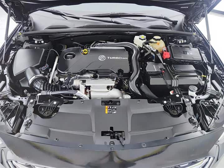 Фото 10 - Buick Regal