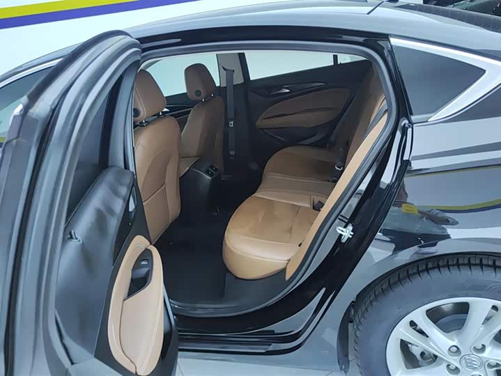 Фото 11 - Buick Regal