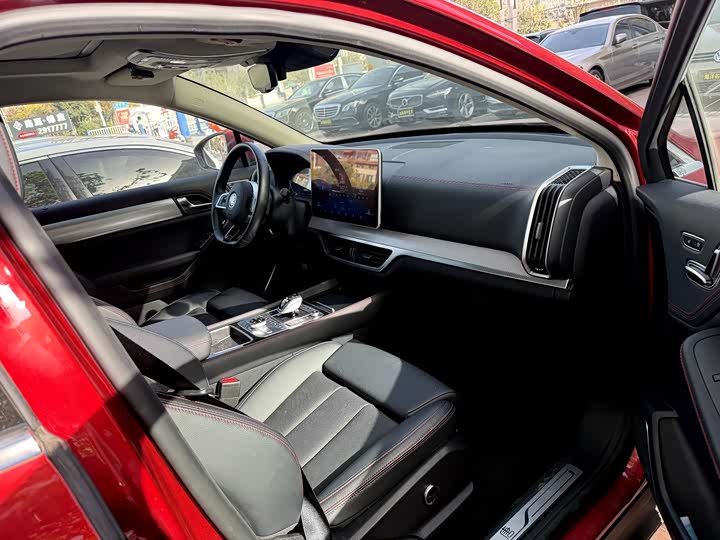 Фото 4 - BYD Tang Hybrid/EV