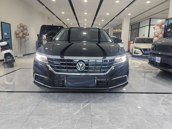 Фото 1 - Volkswagen Passat Hybrid