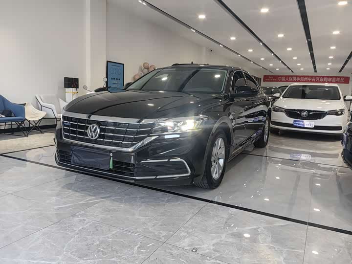 Фото 2 - Volkswagen Passat Hybrid