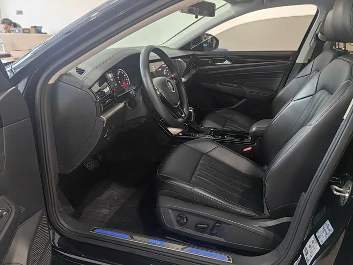 Фото 4 - Volkswagen Passat Hybrid