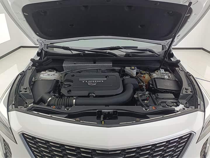 Фото 10 - Cadillac XT4