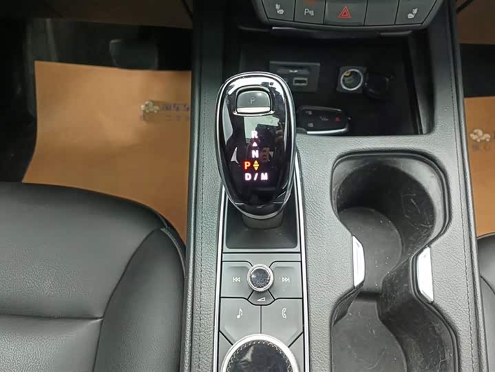 Фото 16 - Cadillac XT4