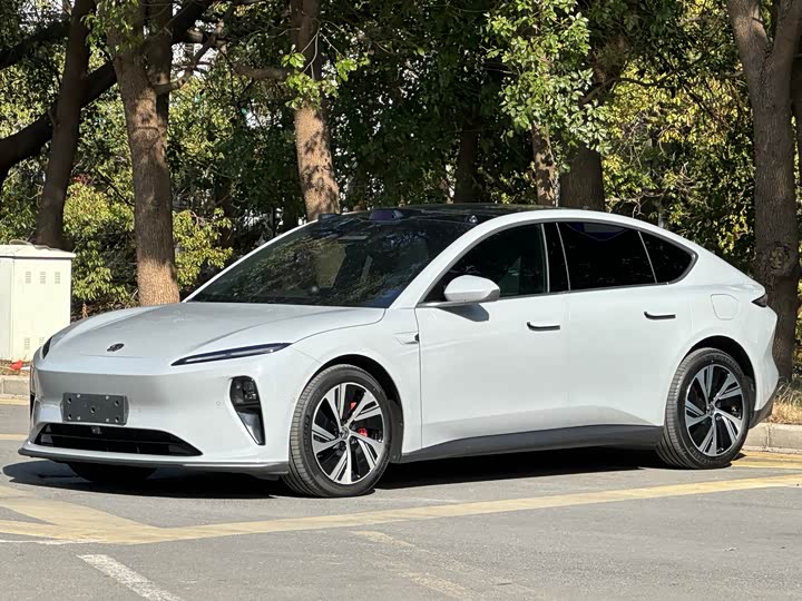 Фото 1 - Nio ET5