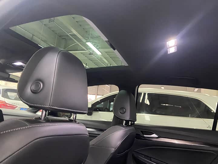 Фото 11 - Volkswagen Golf