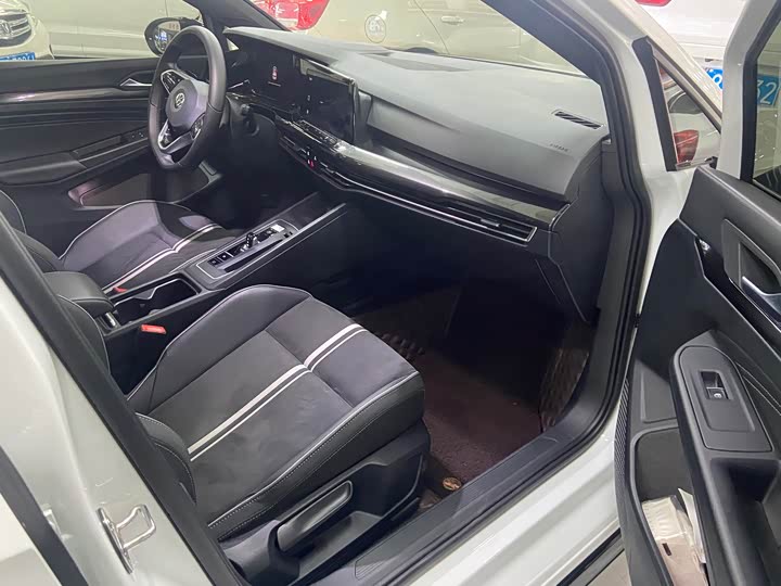 Фото 6 - Volkswagen Golf