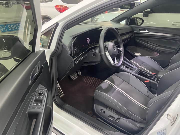 Фото 7 - Volkswagen Golf