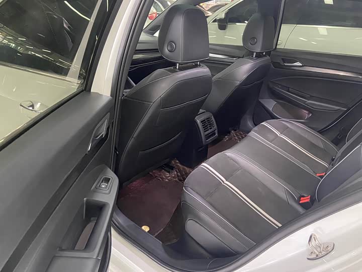 Фото 9 - Volkswagen Golf