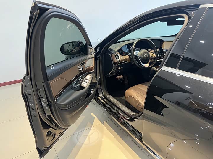 Фото 14 - Mercedes-Benz S-Class