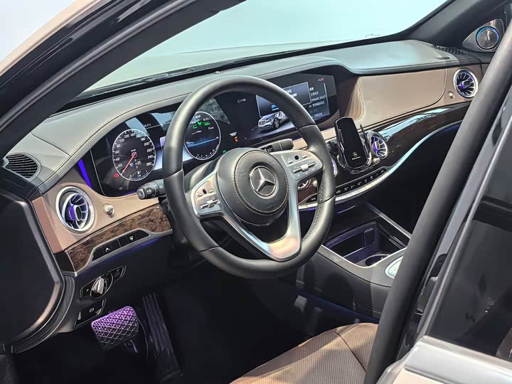 Фото 19 - Mercedes-Benz S-Class