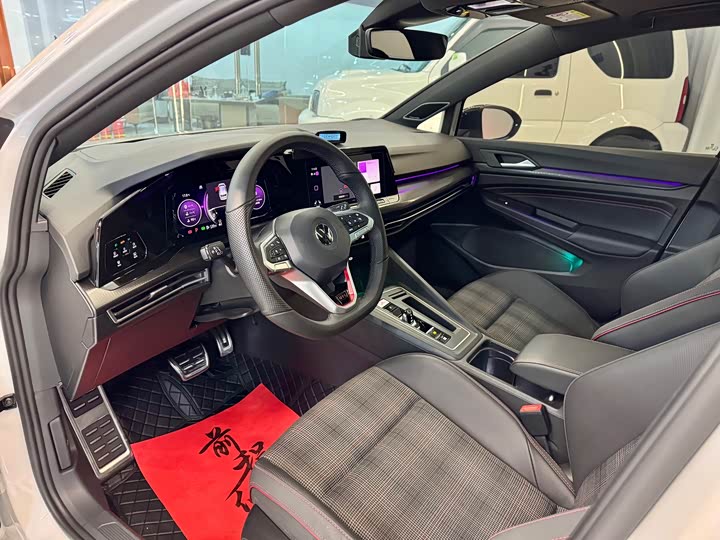 Фото 10 - Volkswagen Golf GTI