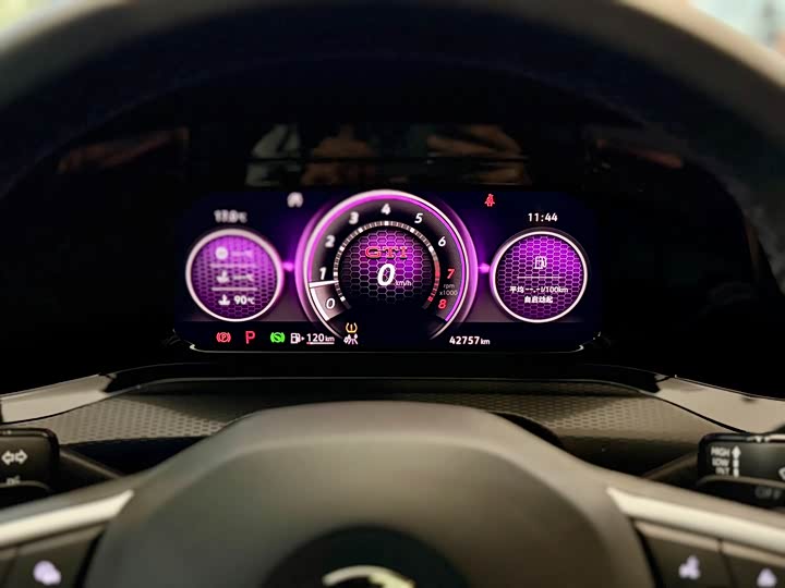 Фото 15 - Volkswagen Golf GTI