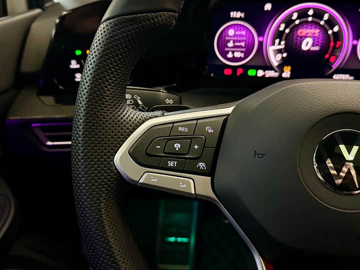 Фото 16 - Volkswagen Golf GTI