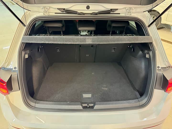 Фото 23 - Volkswagen Golf GTI