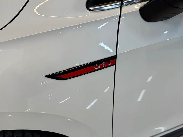 Фото 5 - Volkswagen Golf GTI