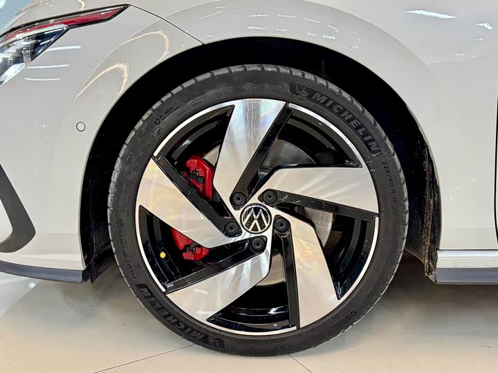 Фото 6 - Volkswagen Golf GTI