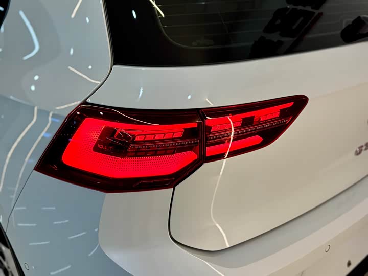 Фото 7 - Volkswagen Golf GTI