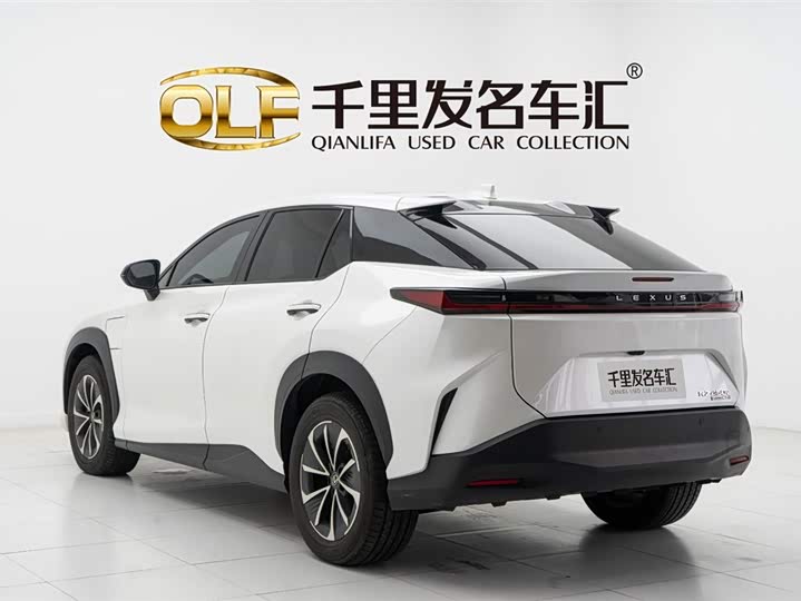 Фото 4 - Lexus RZ