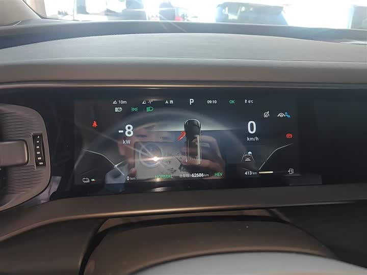 Фото 12 - Denza D9