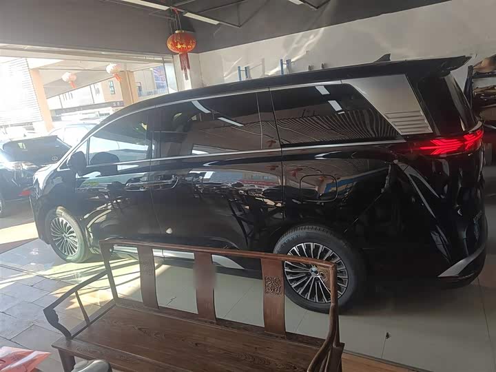 Фото 5 - Denza D9