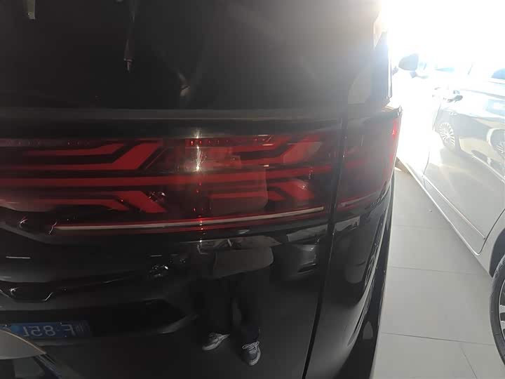 Фото 8 - Denza D9