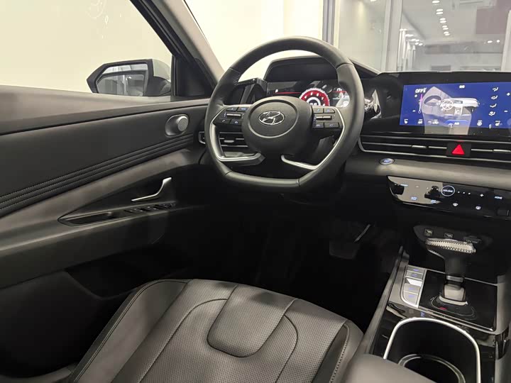 Фото 14 - Hyundai Elantra N line