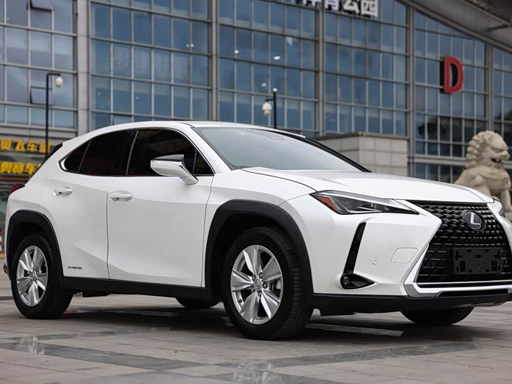 Фото 4 - Lexus UX