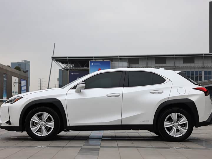Фото 8 - Lexus UX