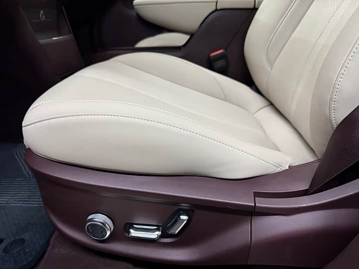 Фото 19 - Zeekr X