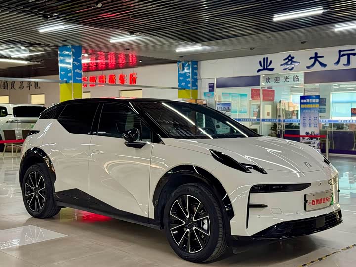 Фото 3 - Zeekr X