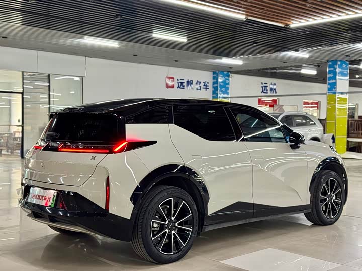 Фото 4 - Zeekr X