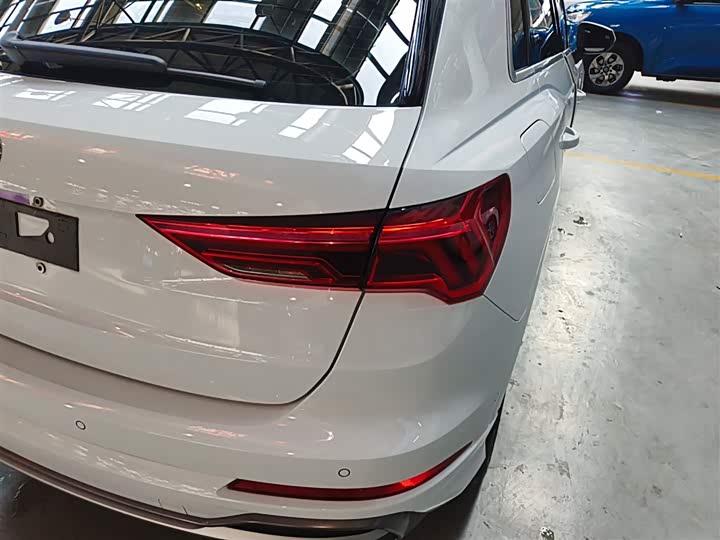 Фото 8 - Audi Q3