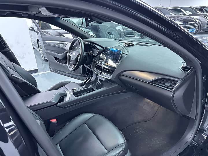 Фото 17 - Cadillac CT5